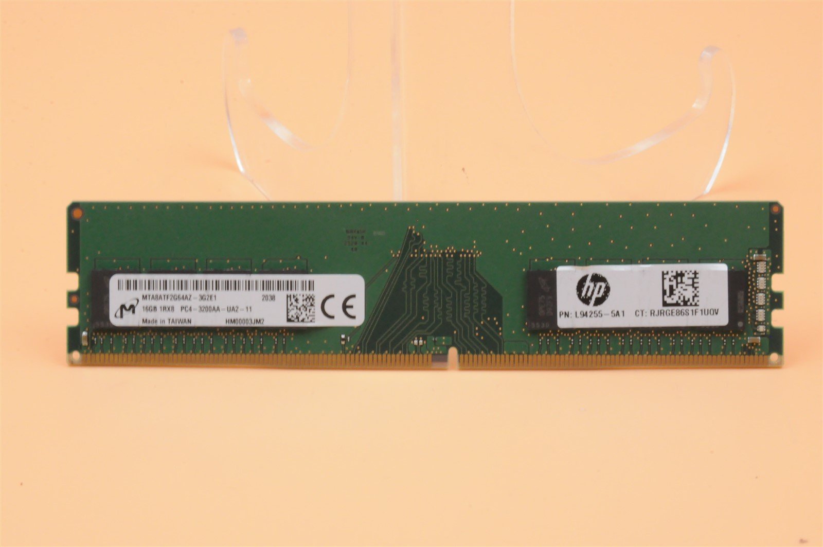 MTA8ATF2G64AZ-3G2 MICRON 16GB 1RX8 PC4-3200AA 1.2V UDIMM NON-ECC MEMORY (1x16GB)