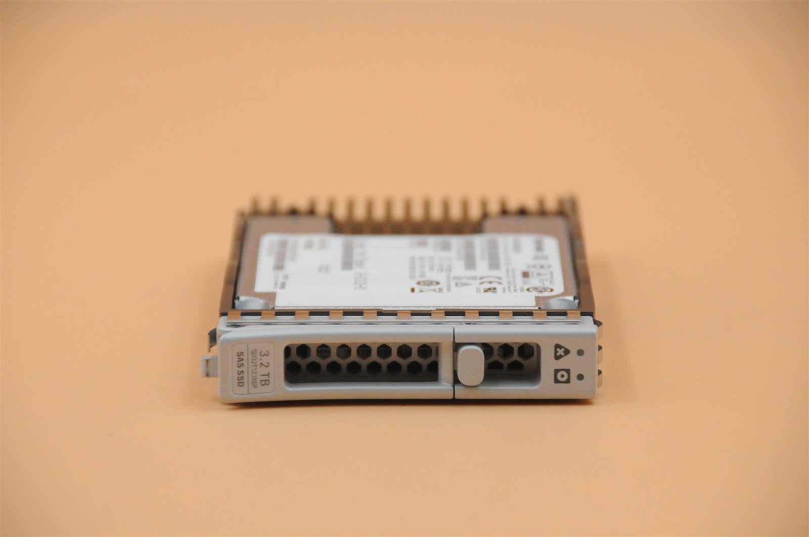 UCS-SD32T123X-EP PX05SVB320 CISCO 3.2TB 12G SFF 2.5" SAS MLC SOLID STATE DRIVE